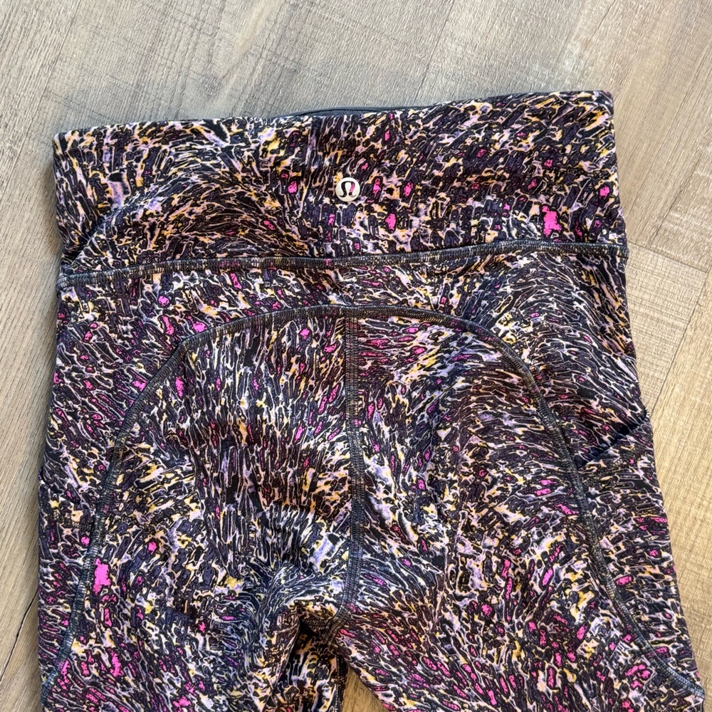 Lululemon Invigorate multicolored animal print women’s leggings size 4 - Picture 3 of 7